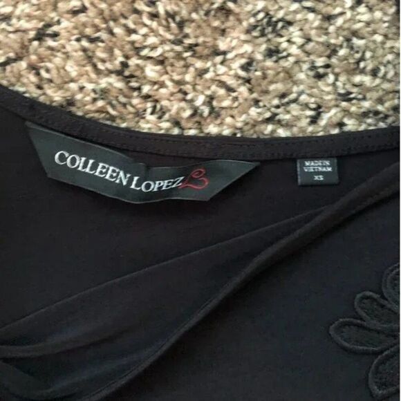 Colleen Lopez One-Shoulder Top with Applique Black - Picture 7 of 7